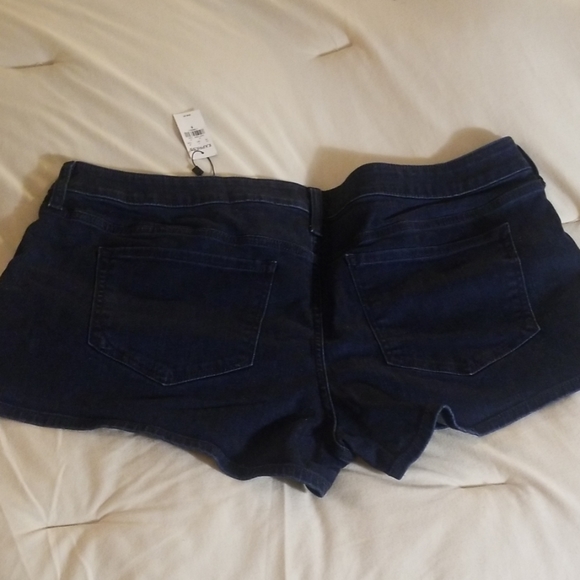 Shorts - Picture 4 of 5